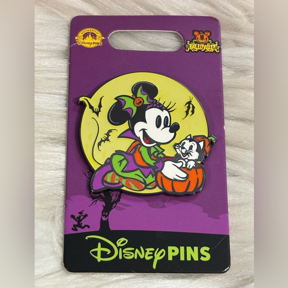 2024 Disney Parks Halloween Glow in the Dark Minnie Figaro Disney Pin